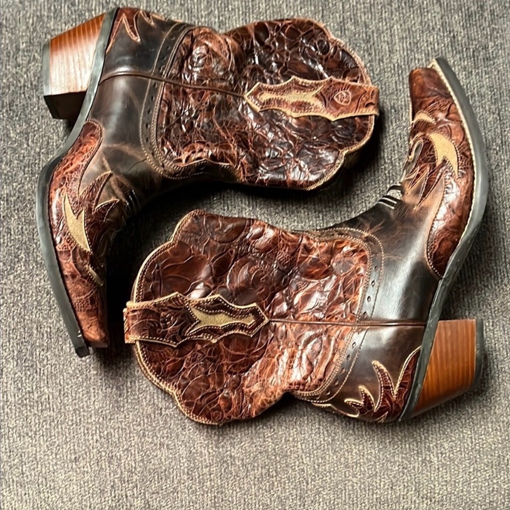 Ariat Distressed Dahlia Western Brown Heeled Boots - Picture 3 of 8